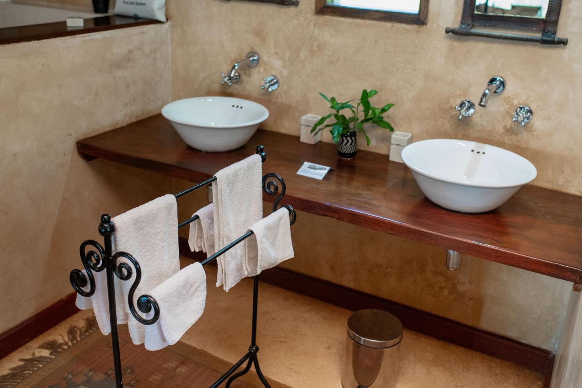 Entumoto Main Camp Otel Ololaimutiek Dış mekan fotoğraf
